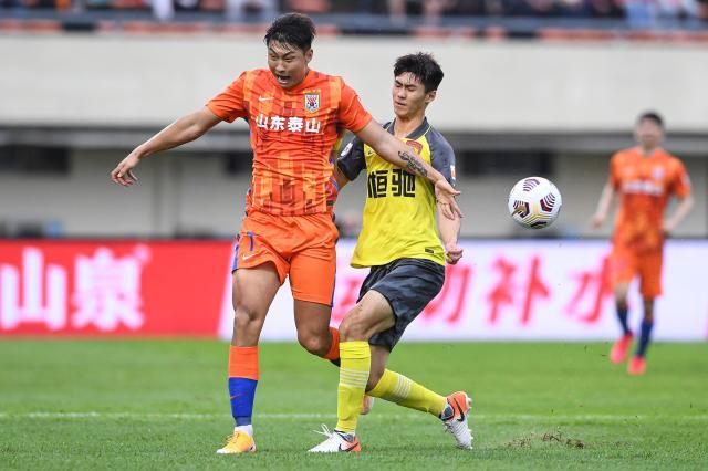 【中超前瞻】粤鲁上演榜首对决 蒿俊闵或迎武汉首秀